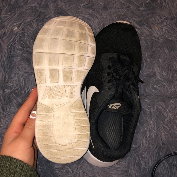 Black and White Nike’s - Picture 2 of 2